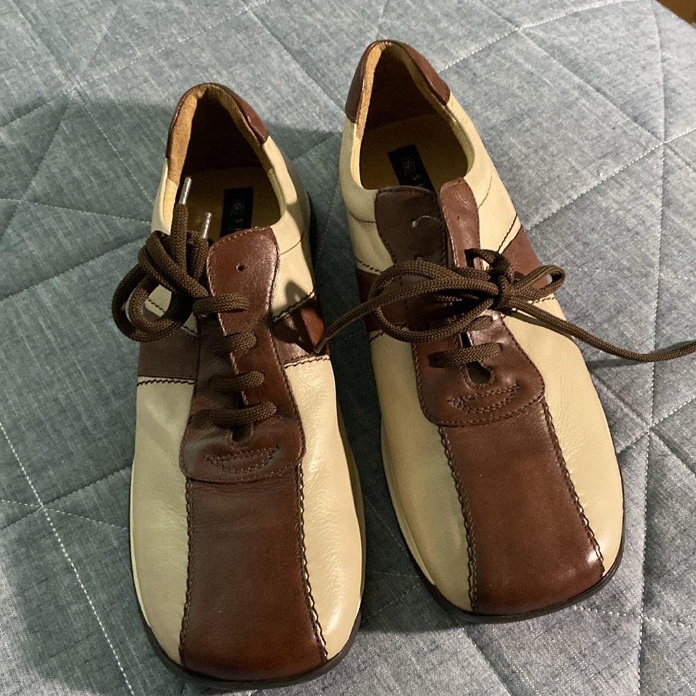 Shoes - Picture 5 of 5